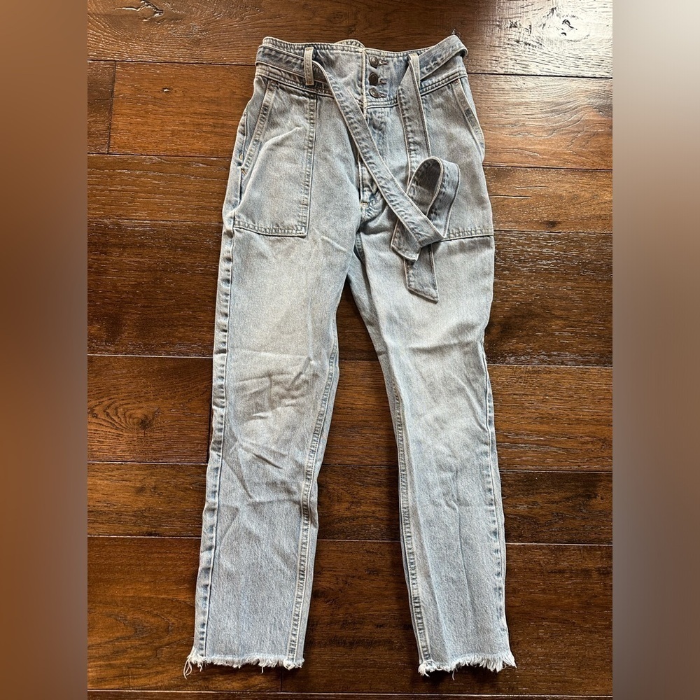 Abercrombie & Fitch Belted Mom Jean- size 00/24